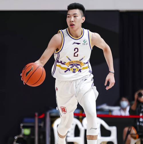 重庆男篮硬战不败，坚守主场取胜的简单介绍