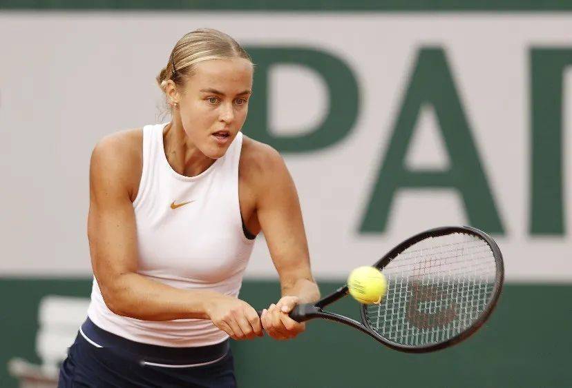 阿扎伦卡爆冷击败西班牙队，败北引爆全场！的简单介绍